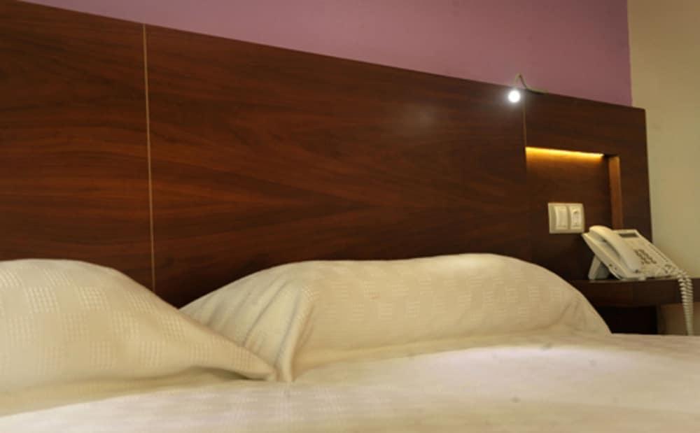 Hotel Corona De Galicia Valga Экстерьер фото